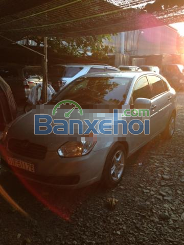 Cần bán Hyundai Accent đời 2010, màu bạc, xe nhập