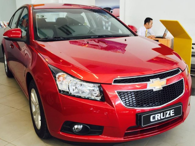 Chevrolet Cruze 1.6L LS - MT 560 triệu tặng dán phim 3m 5 món phụ kiện