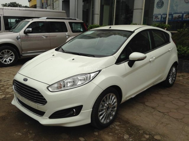 Cần bán xe Ford Fiesta Ecoboost 1.0L Sport 2018 mới giảm giá sốc