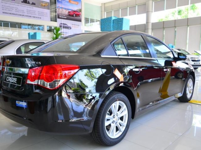 Bán Chevrolet Cruze đời 2015, màu đen giá tốt