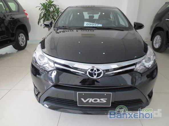 Cần bán xe Toyota Vios, màu đen giá tốt