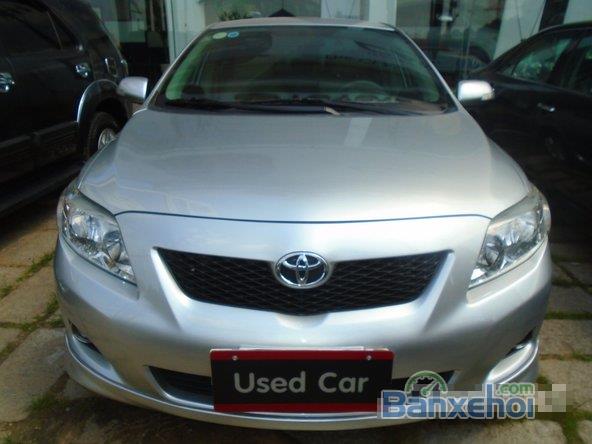 Chiếc Toyota Corolla Altis 2009 2.0G bạc đặc biệt này được bán với giá 645 tr