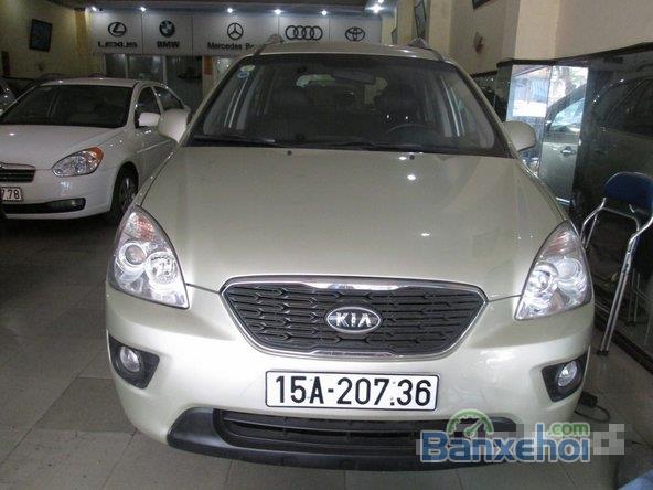 Xe Kia Carens 1.8 2012 cũ màu vàng đang được bán