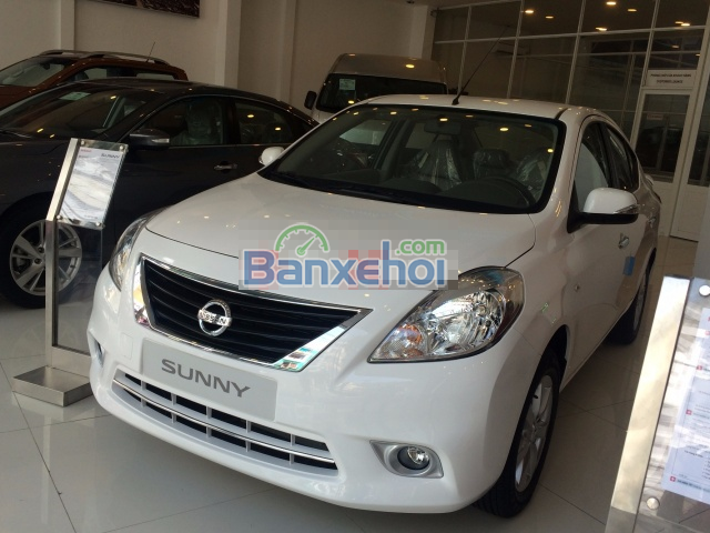 Cần bán xe Nissan Sunny sản xuất 2015, màu trắng, giá chỉ 555 triệu