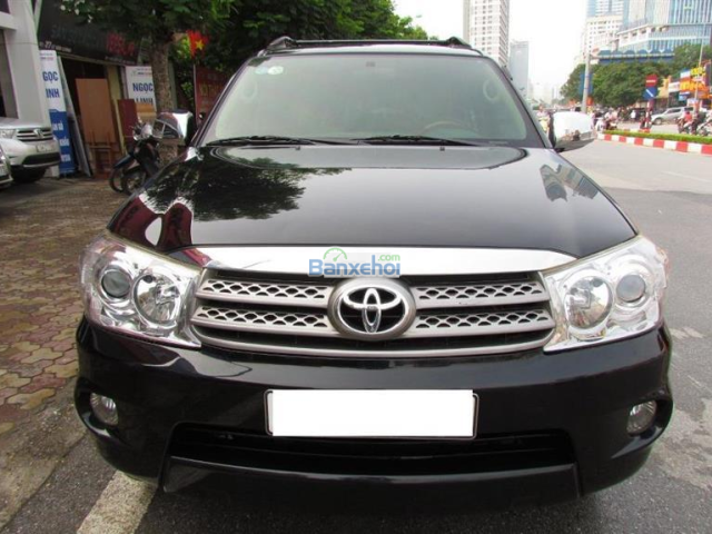 Bán ô tô Toyota Fortuner SR5 đời 2011, màu đen, nhập khẩu