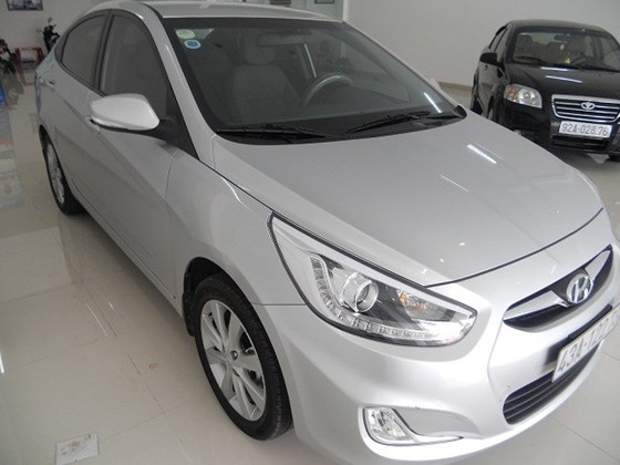 Cần bán xe Hyundai Accent năm 2014, màu bạc, nhập khẩu chính hãng, số sàn