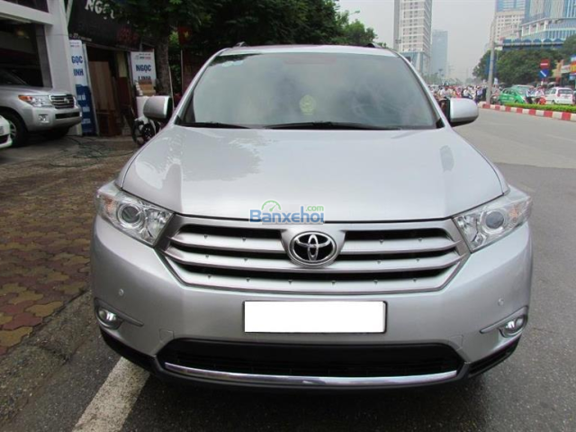 Bán Toyota Highlander SE đời 2010, màu bạc, nhập khẩu nguyên chiếc