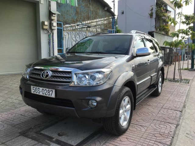 Cần bán xe Toyota Fortuner năm 2010, xe nhập giá 705 tr