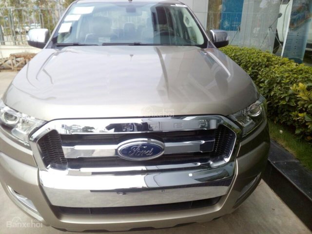 Bán xe Ford Ranger 2.2 XLT đời 2017, nhập khẩu, tặng nắp thùng, tặng lót chính hãng, đủ màu, giao xe luôn