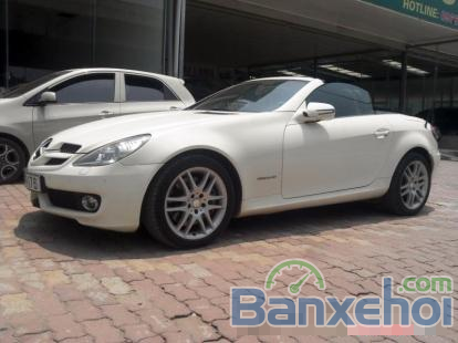 Cần bán lại xe Mercedes SLK200 đời 2010, màu trắng, chính chủ