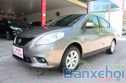 Cần bán lại xe Nissan Sunny 1.5AT đời 2014, màu bạc