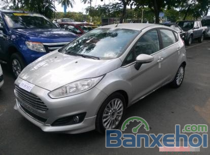 Cần bán Ford Fiesta 1.0 Ecoboost AT đời 2015, màu bạc giá cạnh tranh