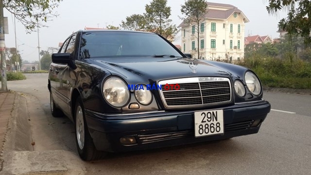 Bán Mercedes E230 1998, màu đen, xe nhập