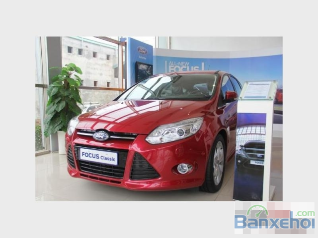 Bán xe Ford Focus năm 2015, màu đỏ, giá 767tr