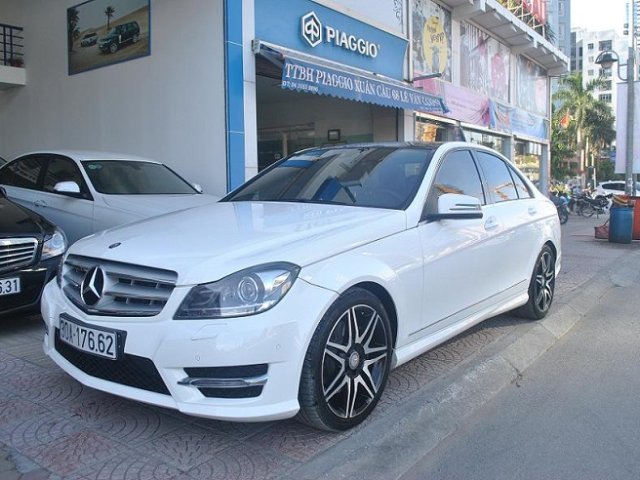 Showroom Hưng Phát Auto cần bán lại xe Mercedes đời 2014, màu trắng, xe nhập