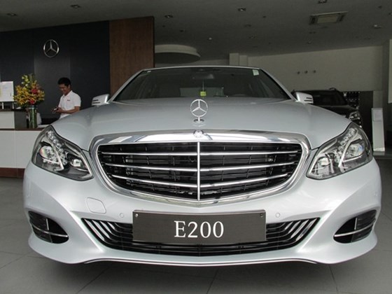 Thanh toán trước 608 triệu để mua xe Mercedes E200 mới 100% 2015