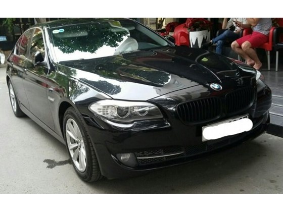 Bán xe BMW  523i đời 2010, màu đen, nhập khẩu chính hãng