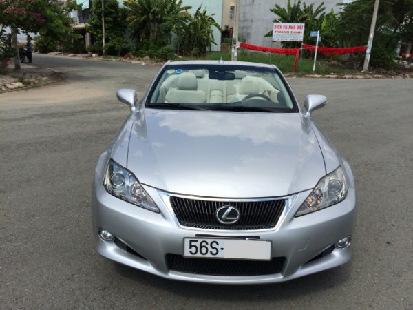 Lexus IS 250 C mui xếp cứng 2 cửa 4 chỗ, màu bạc - 1 tỷ 550 triệu