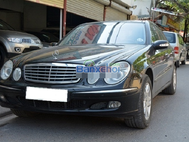 Bán xe Mercedes E280 đời 2005, màu đen, số tự động