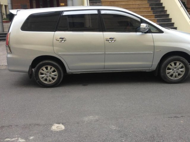 Gia đình muốn bán xe ô tô Toyota Innova G màu bạc, cuối đời 2008 