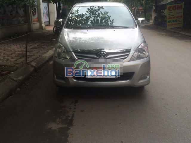 Cần bán lại xe Toyota Innova 2.0G đời 2010, màu bạc, số sàn