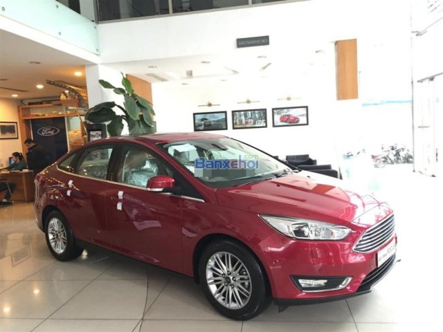 Cần bán xe Ford Focus đời 2015, màu đỏ