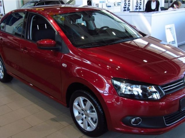 Bán Volkswagen Polo đời 2015, màu đỏ, nhập khẩu chính hãng