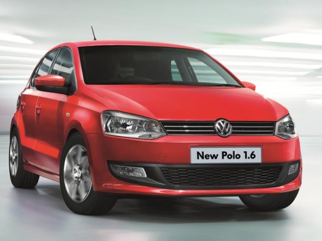 Cần bán xe Volkswagen Polo đời 2015, màu đỏ, nhập khẩu nguyên chiếc, 630tr