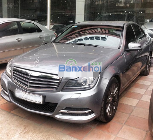 Cần bán gấp Mercedes C250 sản xuất 2011, màu xám