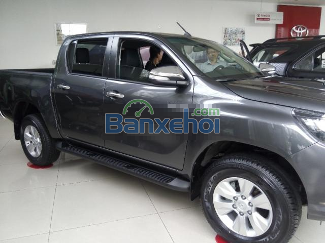 Bán Toyota Hilux đời 2015, màu xám, nhập khẩu chính hãng, 779 triệu