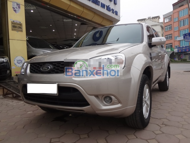 Bán xe Ford Escape 2.3 đời 2013, màu hồng, giá 668tr