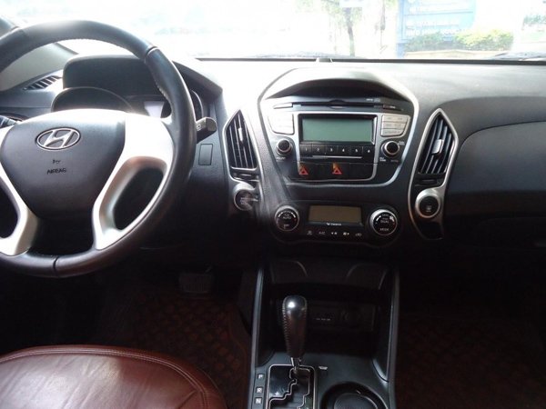 Cần bán Hyundai Tucson đời 2011, màu bạc, nhập khẩu hàn Quốc