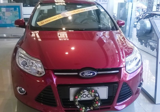 Cần bán gấp Ford Focus 2.0 Titanium năm 2015, màu đỏ