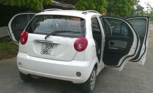 Cần bán Chevrolet Spark đời 2009, màu trắng, số sàn