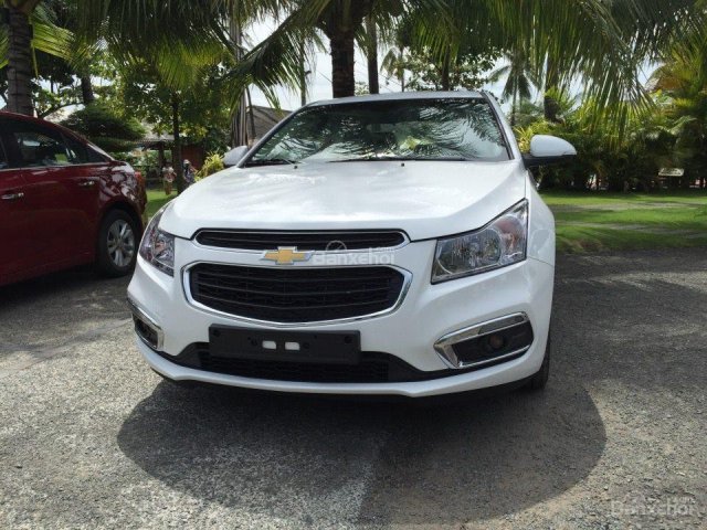 Bán Chevrolet Cruze đời 2018, màu trắng