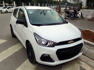 Cần bán Chevrolet Spark đời 2016, màu trắng, xe nhập