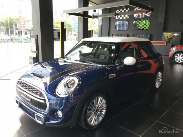 Bán xe Mini Cooper S 5 cửa đời 2016, màu xanh biển, nóc trắng, nhập khẩu chính hãng giá tốt