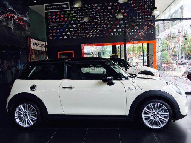 Bán Mini Cooper S 3 cửa đời 2016, trắng sọc đen, hỗ trợ trước bạ