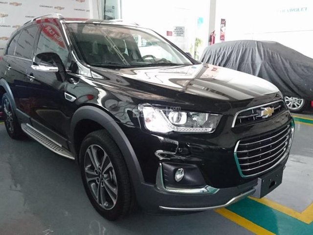 Chevrolet Captiva Revv 2016, màu đen