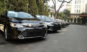 Bán ô tô Toyota Camry E đời 2017, màu đen giá rẻ nhất Nghệ An