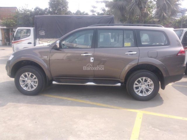 Bán xe Pajero Sport máy xăng, 1 cầu, màu nâu 2016, giá rẻ