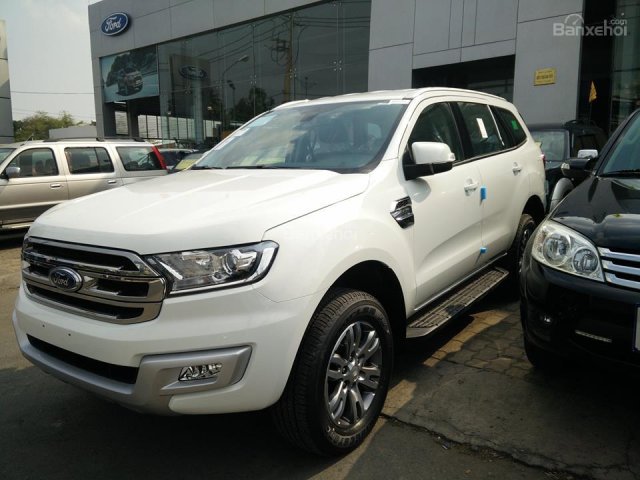 Bán Ford Everest 2.2L Titanium đời 2018, có xe giao ngay