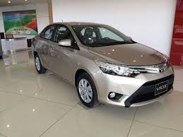 Cần bán Toyota Vios G đời 2017, màu vàng