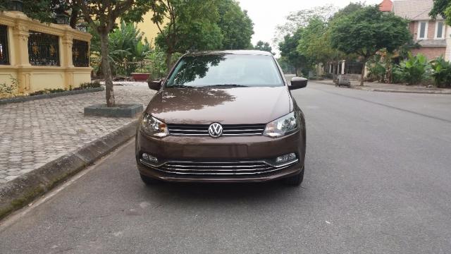 Bán Volkswagen Polo 1.6AT đời 2015, màu nâu