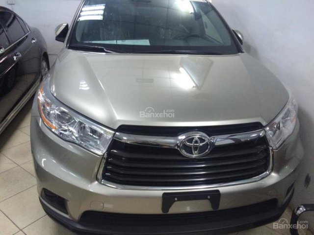 Cần bán xe Toyota Highlander LE đời 2014, màu bạc nhập khẩu