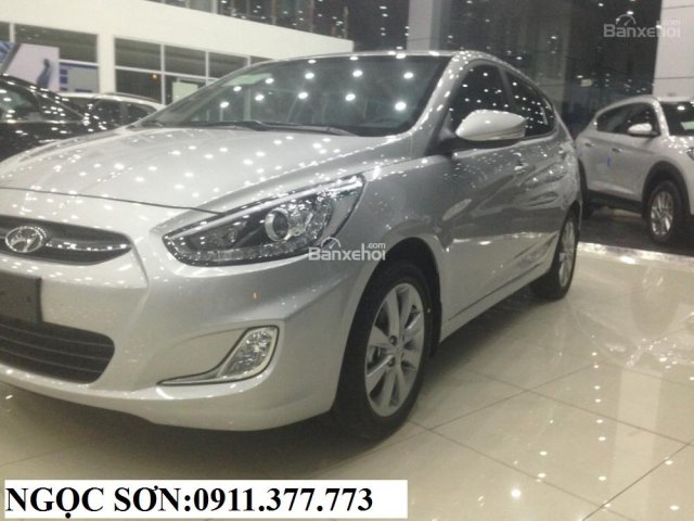 Cần bán Hyundai Accent mới đời 2016, màu bạc, xe nhập, 532 triệu