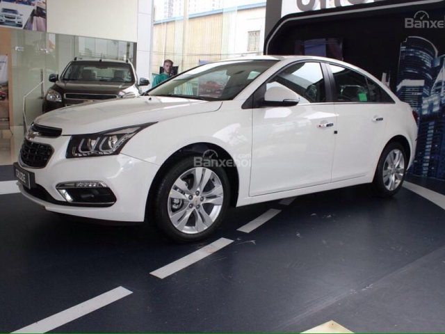 Cần bán xe Chevrolet Cruze New phiên bản mới 2018, màu trắng, giá rẻ nhất cạnh tranh nhất