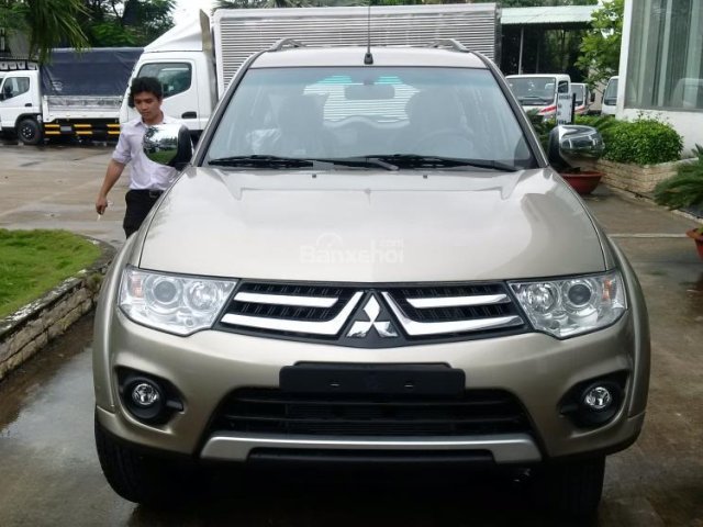 Bán Mitsubishi Pajero Sport  4x2 AT đời 2016, màu vàng cát