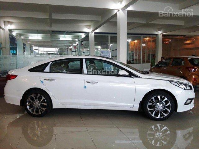 Hyundai Sonata 2.0AT model 2017 nhập khẩu nguyên chiếc Euro 4