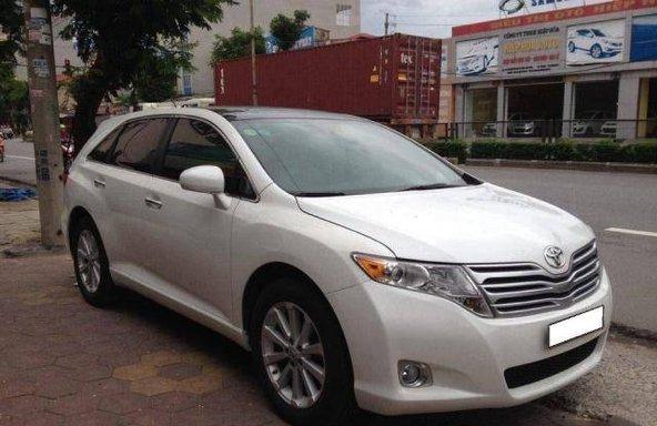 Bán xe cũ Toyota Venza sản xuất 2010, màu trắng, giá tốt